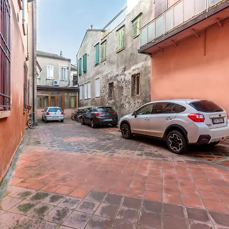 Duplex In Centro Con Posto Auto Privato * Φεράρα