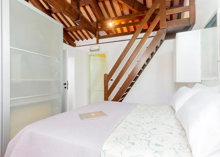 Duplex In Centro Con Posto Auto Privato アパート フェラーラ